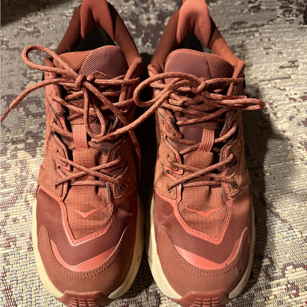 Hoka Anacapa low GORE TEXA Cherry Mahogany  Hot Sauce 91/2